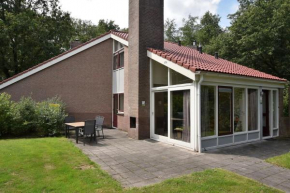 Grote Bonte Specht I Moderne Bungalow aan Bosrand